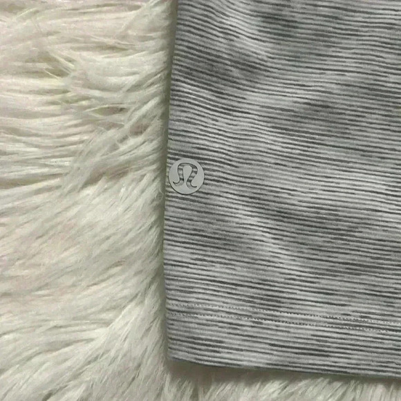 Lululemon on the fly short - Picture 3 of 4